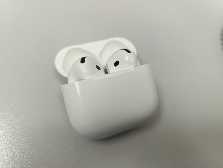 Оголошення Apple airpods 4 with active noise cancellation Б/У