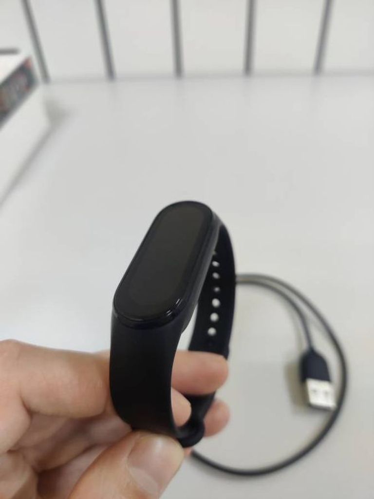 Дешево Xiaomi mi band 6 з ломбарду