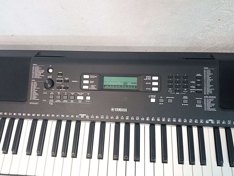 Yamaha PSR-E373