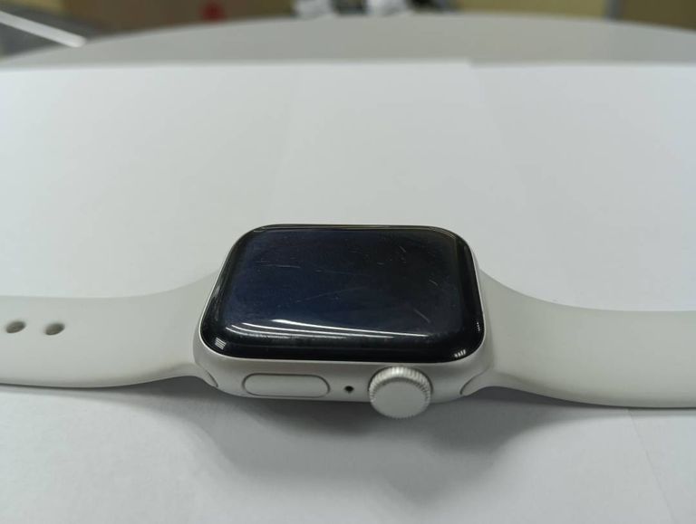 Apple watch se 2 gps 40mm aluminum case with sport