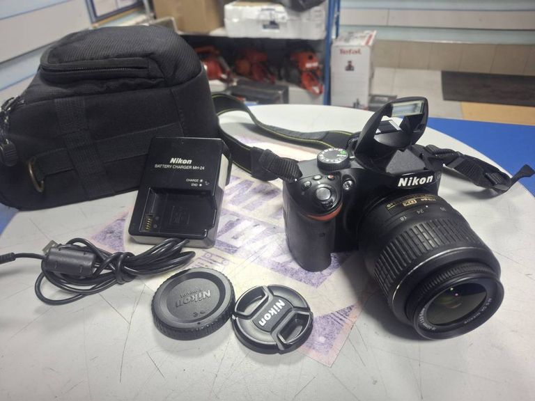 Купити Nikon d3200 + nikon nikkor af-s 18-55mm 1:3.5-5.6g vr dx Б/У