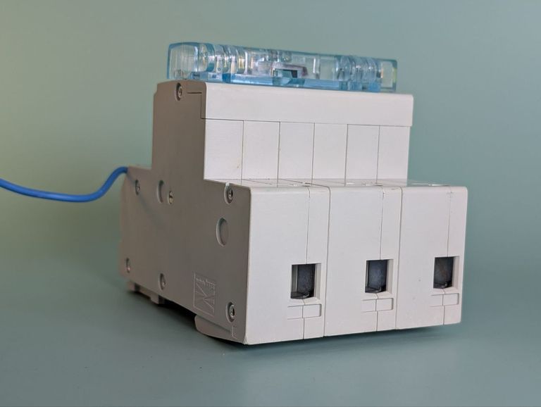 Автоматичний вимикач селективний 35А, 3-полюсний, E-Character. HTN335E. Новий. Код:null. Изображение 4