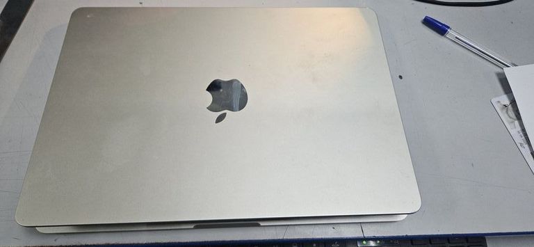 Дешиво Apple macbook air 13,6" m2 2022 с ломбарда