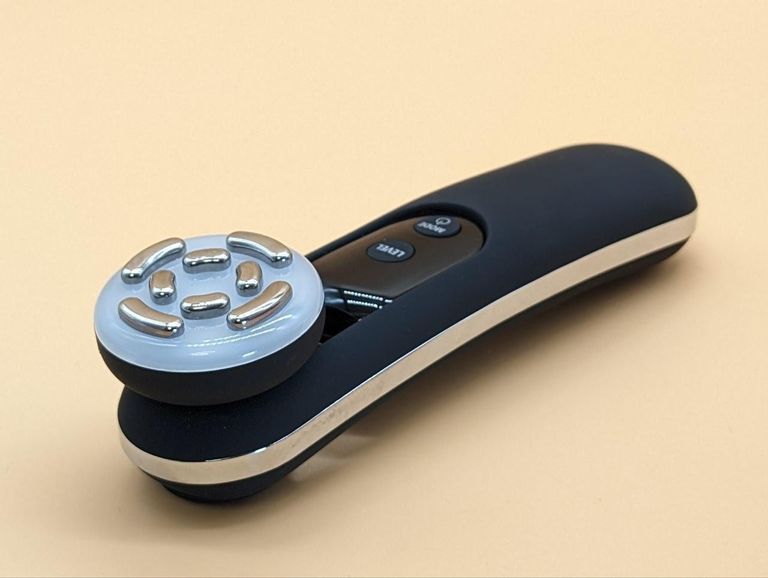 Купити Багатофункціональний косметичний інструмент RF і EMS, що омолоджує шкіру, світлодіодна світлотерапія. Новий. Б/У