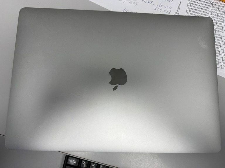 Купить Apple macbook pro/a1990/ core i7 2,6ghz/ ram16gb/ ssd256gb/ amd pro 555x 4gb/ retina, touch bar Б/У
