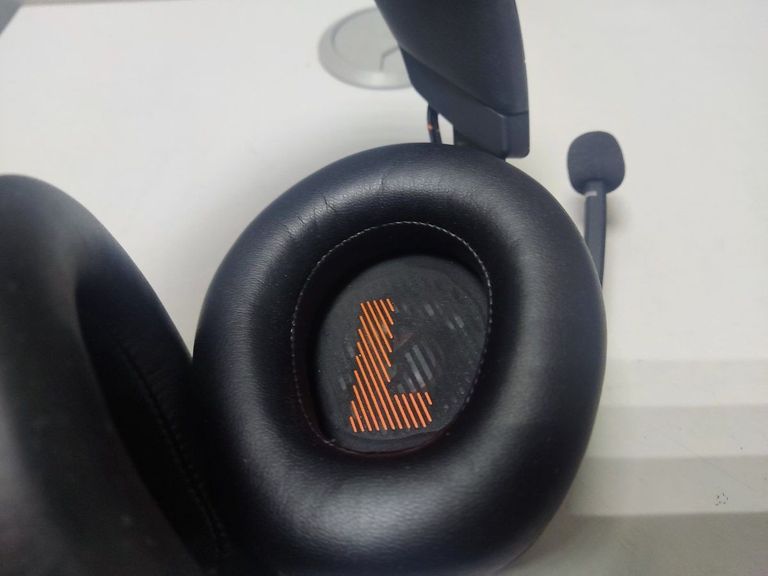 Дешиво Jbl quantum 610 с ломбарда