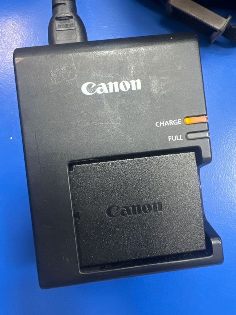 Canon eos 2000d kit ef-s 18-55mm f/3.5-5.6 iii Код:01-200803970. Изображение 10