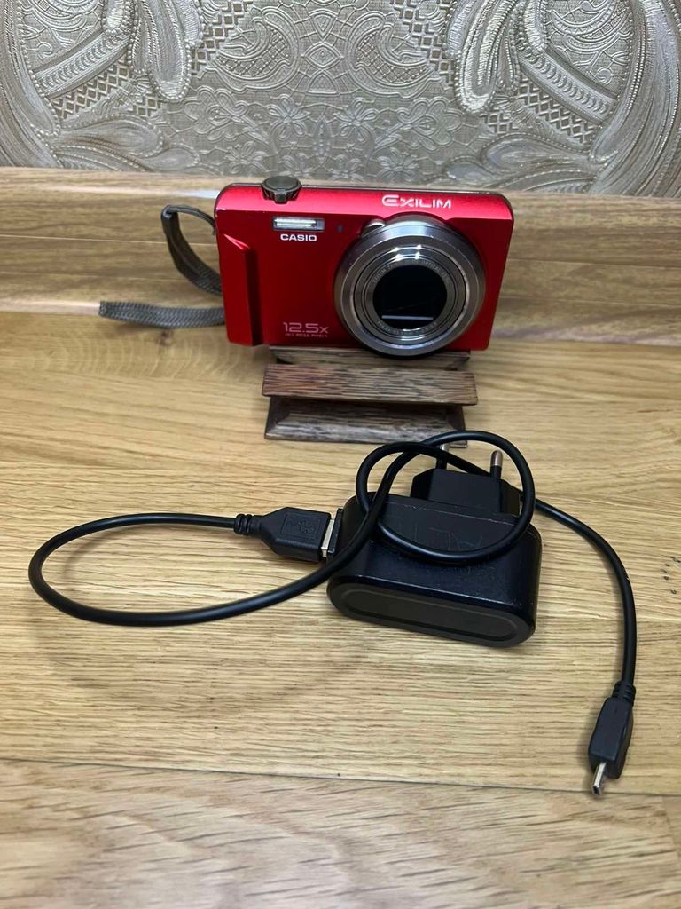 Купить Casio Exilim EX-ZS100 Red Б/У