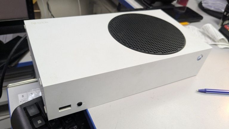 Купити Microsoft xbox series s 512gb Б/У