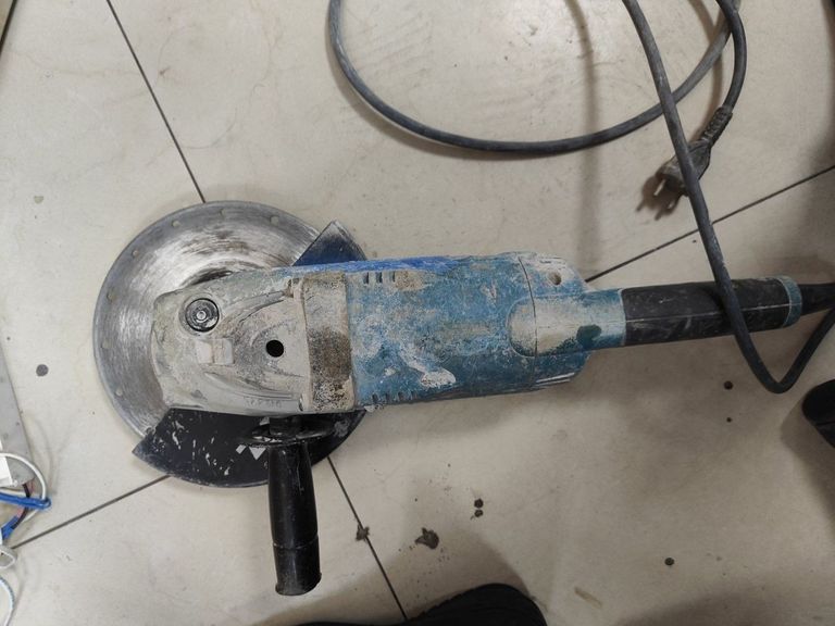 Купити Makita GA9020 Б/У