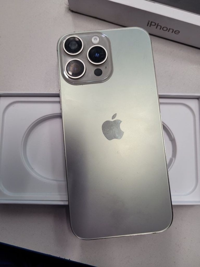 Розпродаж iPhone 16 pro max, продавець Техноскарб