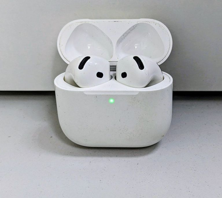 Купити Apple airpods 4 Б/У