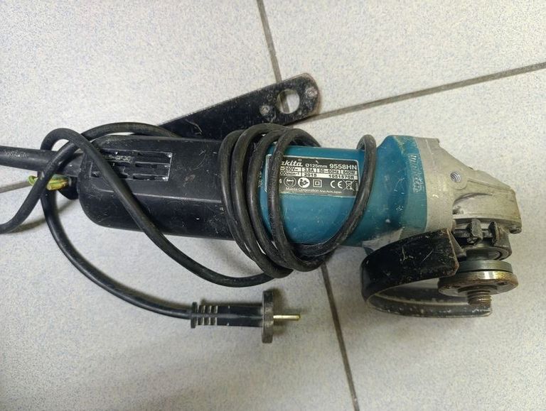 Купити Makita 9558HN Б/У