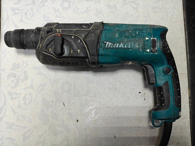 Купити Makita HR2470 Б/У