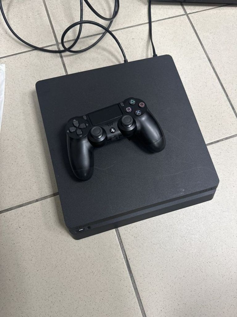 Купити  Sony PlayStation 4 Slim 1TB Black Б/У