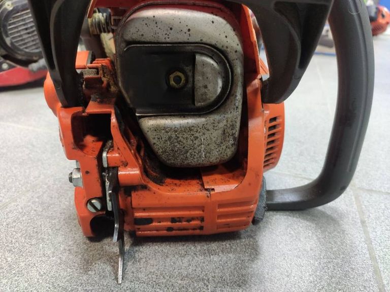 Дешево Husqvarna 236 з ломбарду
