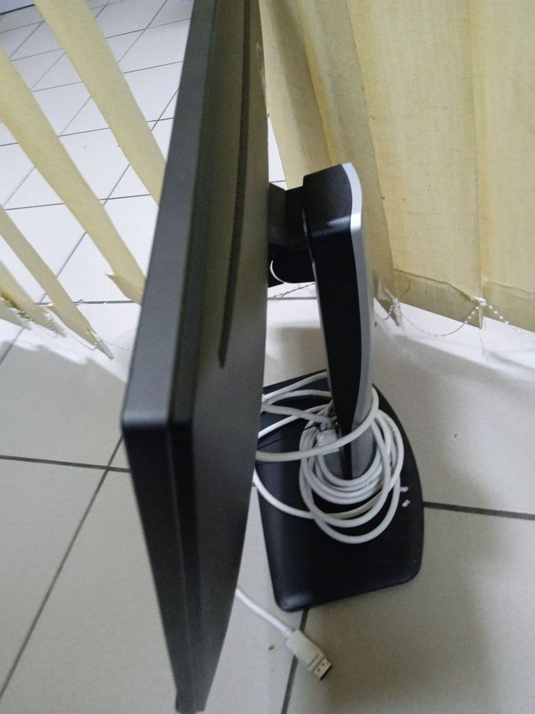 Дешиво Dell u2412m с ломбарда