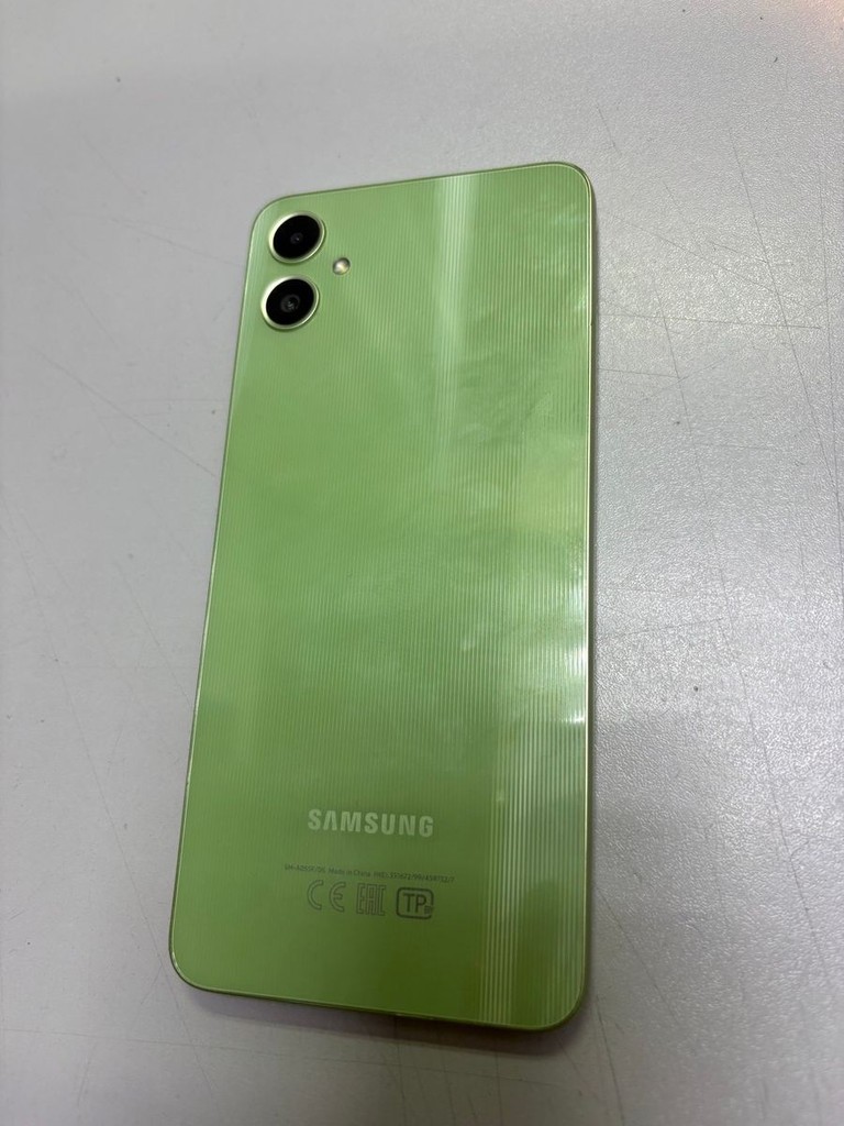 Дешиво Samsung Galaxy A05 6/128GB Light Green (SM-A055FLGG) с ломбарда