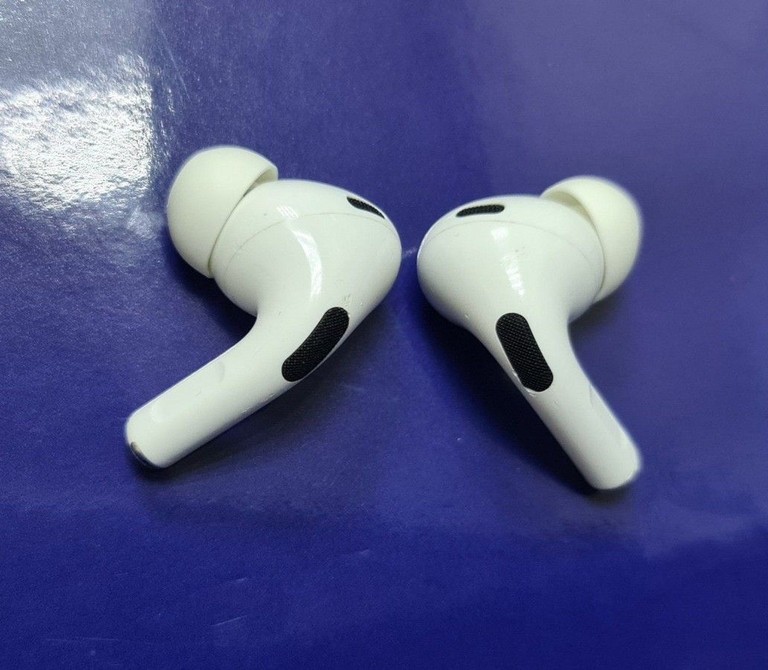Оголошення Apple airpods pro 2nd generation with magsafe charging case usb-c Б/У