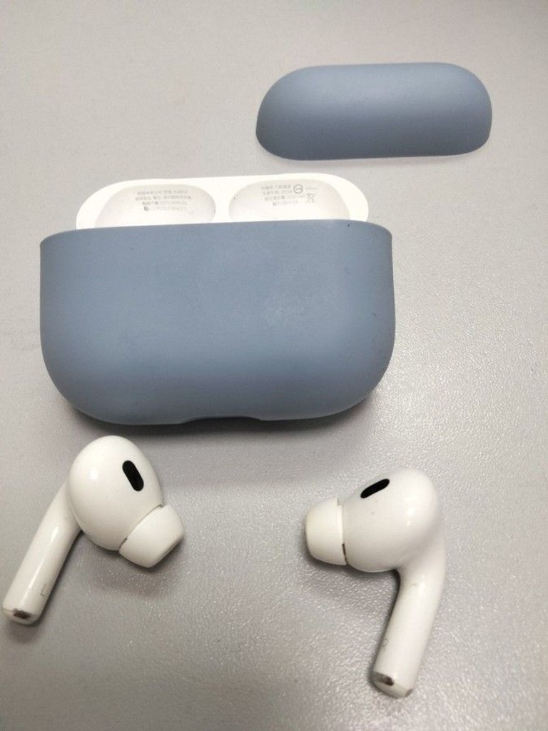 Купити Apple airpods pro 2nd generation with magsafe charging case usb-c Б/У