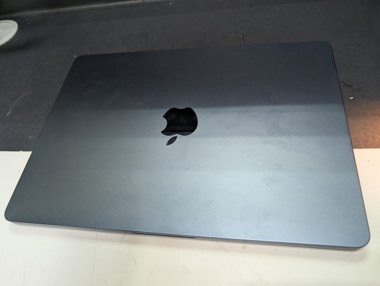 Дешево Apple macbook air 13.6'' a3113/m3/ram16gb/ssd256gb/gpu 8 core з ломбарду