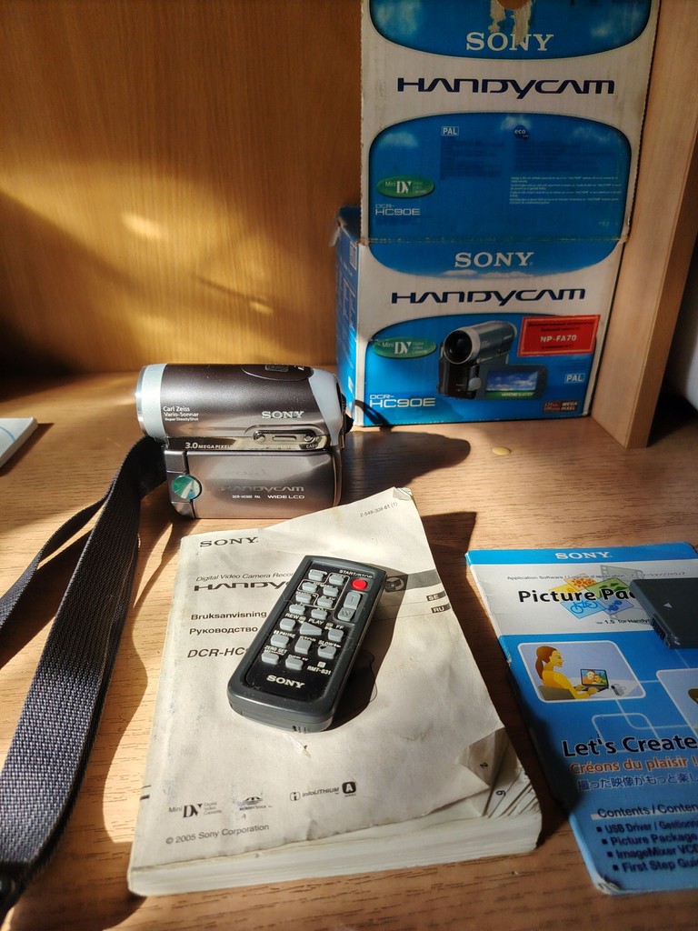 Купити Sony handycam DCR-HC90E PAL WIDE LCD Б/У