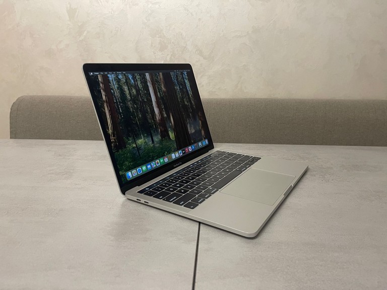 Дешево Apple MacBook Pro A1989 (2019), 13.3" з ломбарду