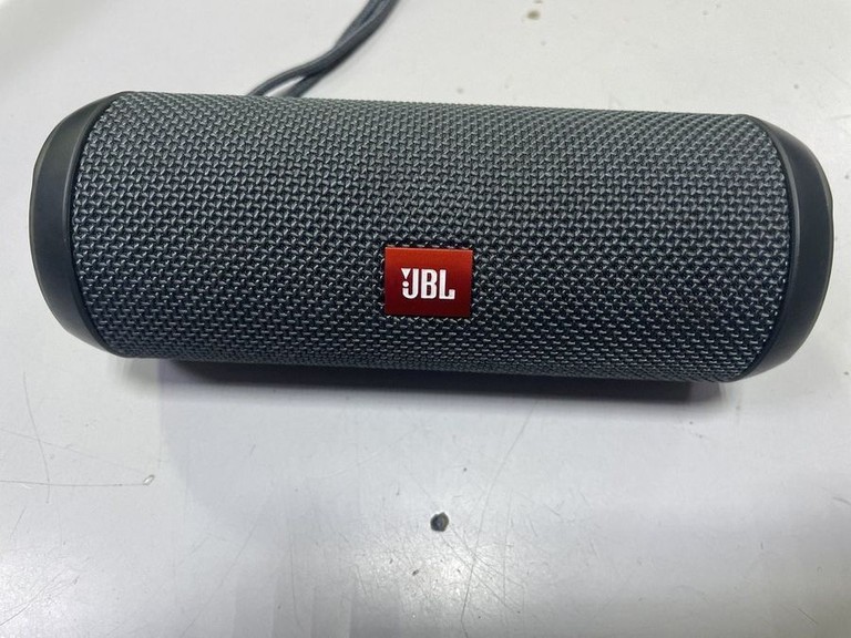 Купить Jbl flip essential Б/У