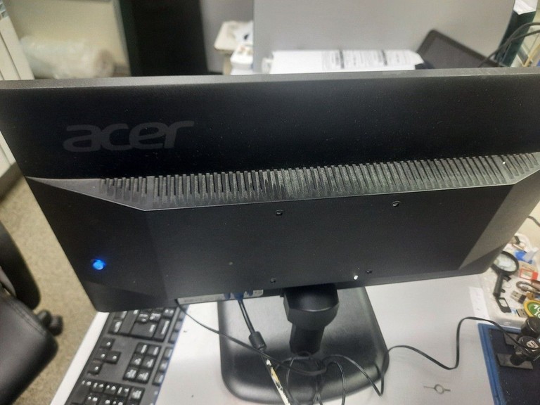 Дешиво Acer ek220q с ломбарда
