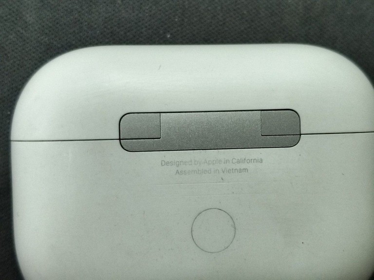 Купити Apple airpods pro 2nd generation with magsafe charging case usb-c Б/У
