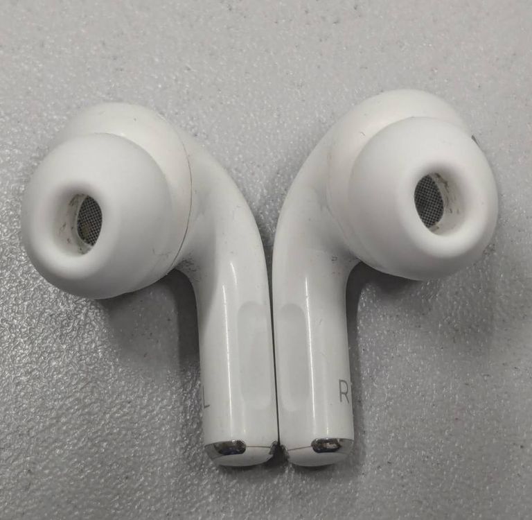 Apple AirPods Pro 2nd generation (MQD83)