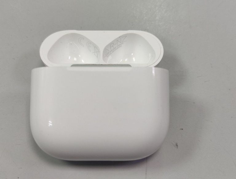 Apple airpods 4 with active noise cancellation Код:01-200593345. Зображення 11