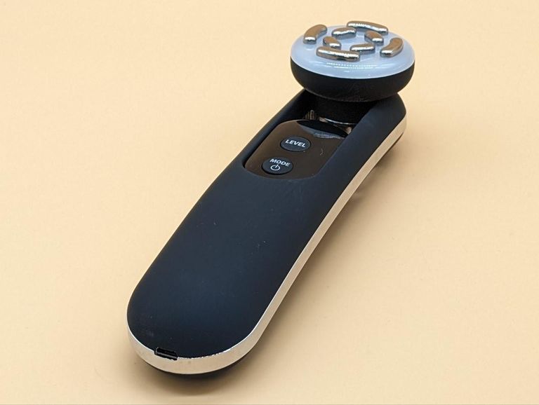 Оголошення Багатофункціональний косметичний інструмент RF і EMS, що омолоджує шкіру, світлодіодна світлотерапія. Новий. Б/У