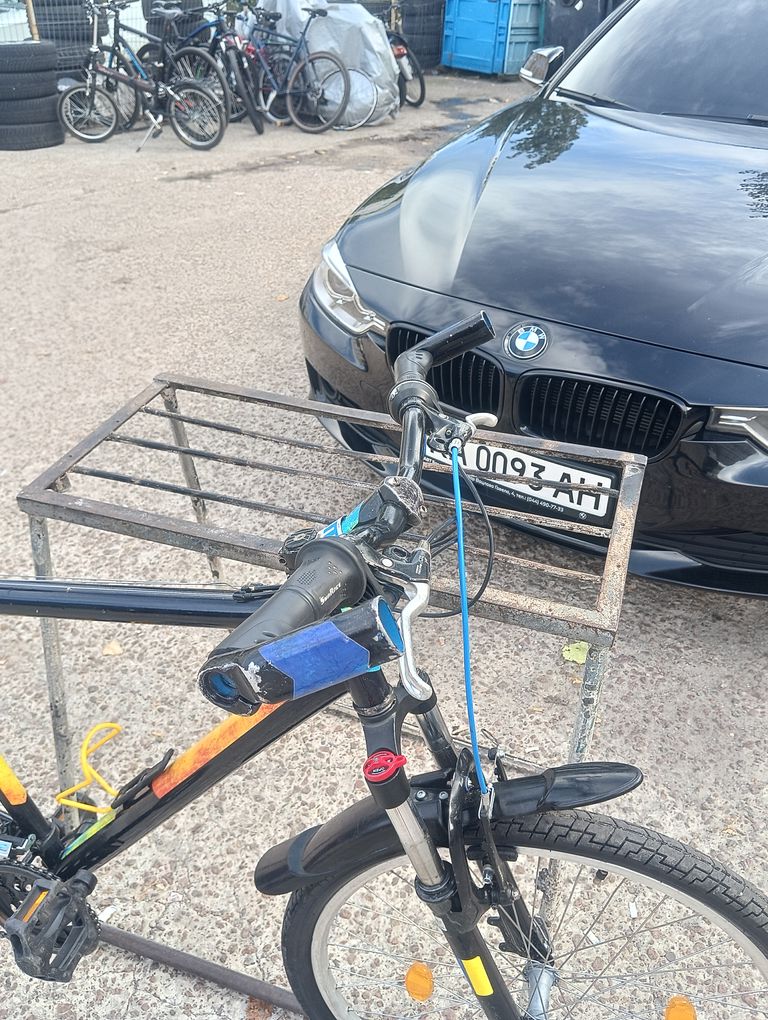 Дешиво Бергамот,стальная рама покупался в техноскарбе на борщаге,есть чек,с него осталась только рама а так почти все новое ставилось с ломбарда