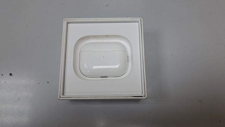 Купити Apple airpods pro 2nd generation with magsafe charging case usb-c Б/У
