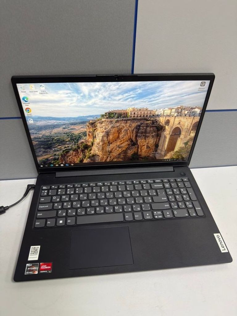 Купити Lenovo 15/ryzen 3 7320u ddr5/16gb ddr5/ssd 256 gb/*інтегрована Б/У