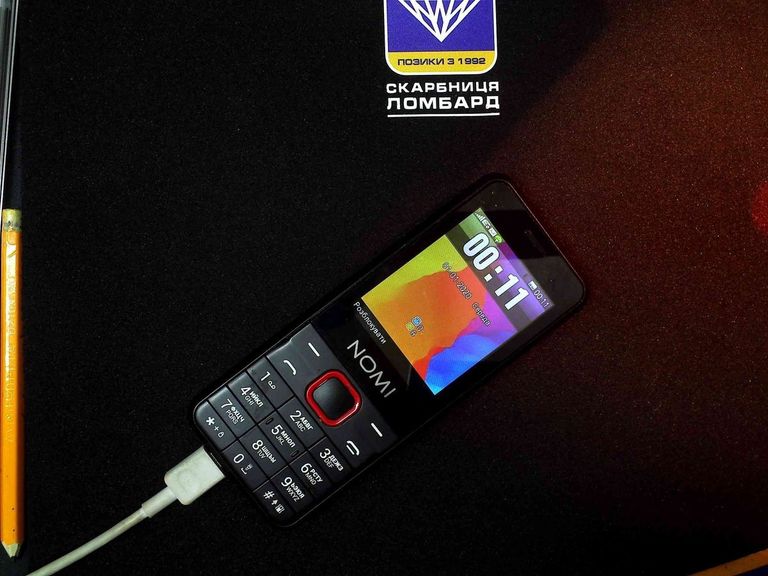 Купить Nomi i2402 Б/У