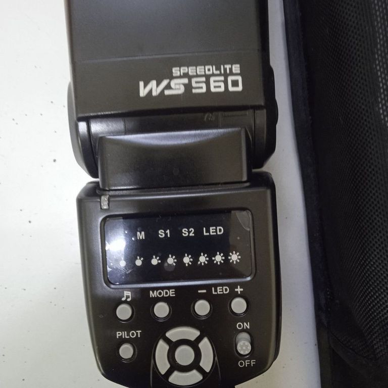 Дешиво Без Виробника speedlite ws560 с ломбарда
