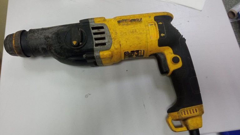 Купити Dewalt D25143K Б/У