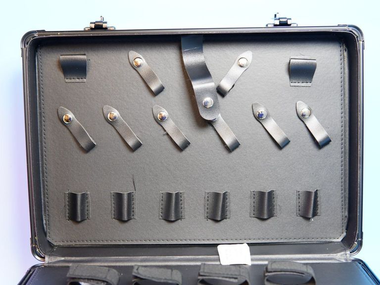 Бьюті кейс валіза для перукаря барбера з кодовим замком пластик чорний 40х27х15см. Новий.  Код:null. Зображення 4