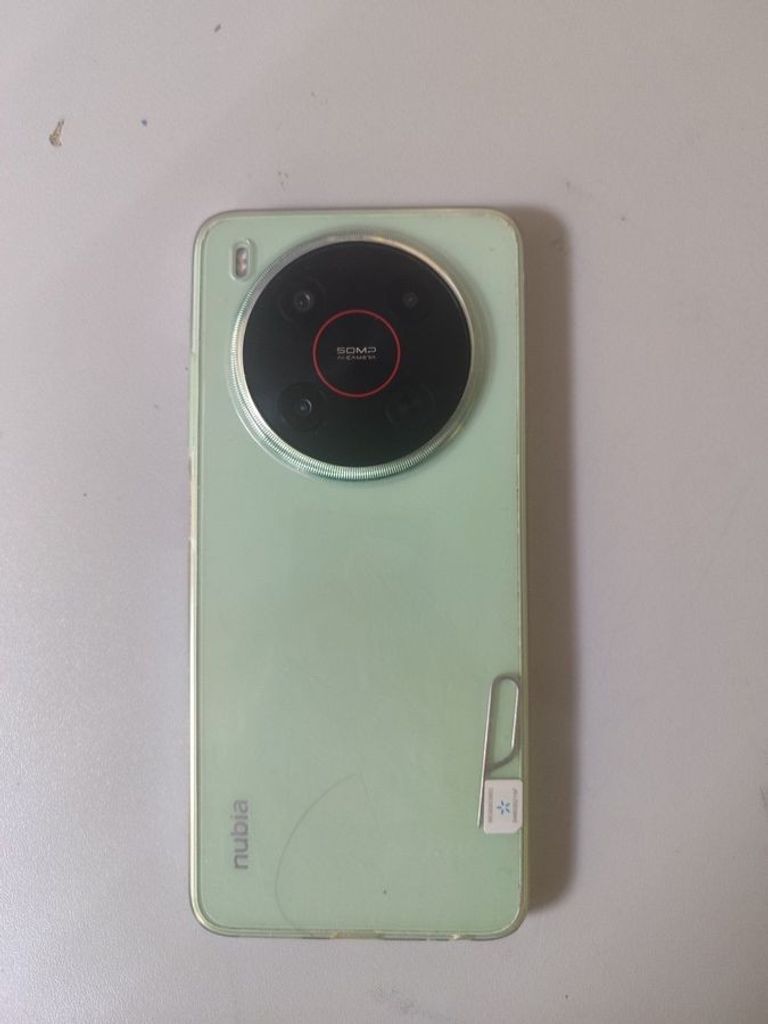 Дешиво Zte Nubia V70 Max 6/128GB Gray с ломбарда