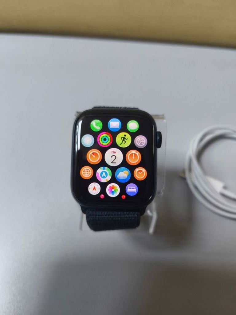 Дешево Apple watch se 2 gps 44mm aluminium case з ломбарду