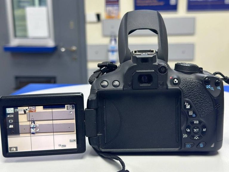 Canon eos 700d + efs 18-55mm macro 0.25m/0.8ft Код:01-200871964. Зображення 5