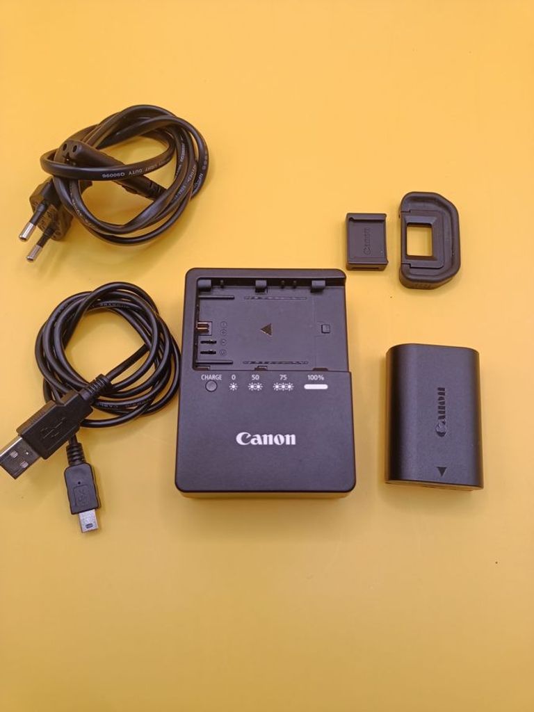 Дешево Canon eos 70d/ efs 18-135 mm 1:3,5-5,6 is stm з ломбарду