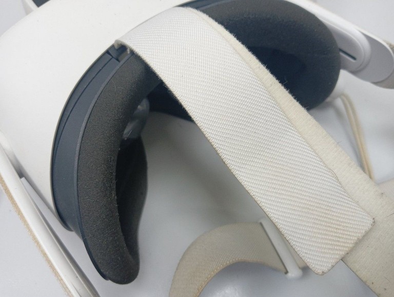 Дешиво Oculus Quest 2 64 GB с ломбарда