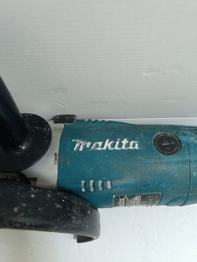 Дешево Makita GA9020 з ломбарду