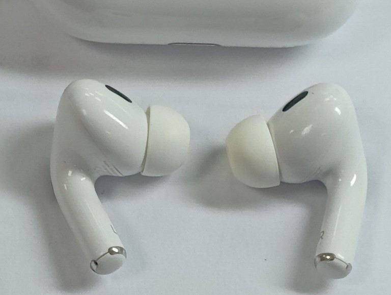 Apple airpods pro 2nd generation with magsafe charging case usb-c Код:01-200937190. Изображение 5