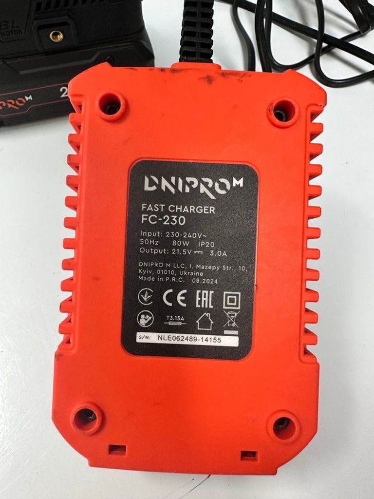 Оголошення Dnipro-M cd-201hbc compact 1акб 4ah зп Б/У