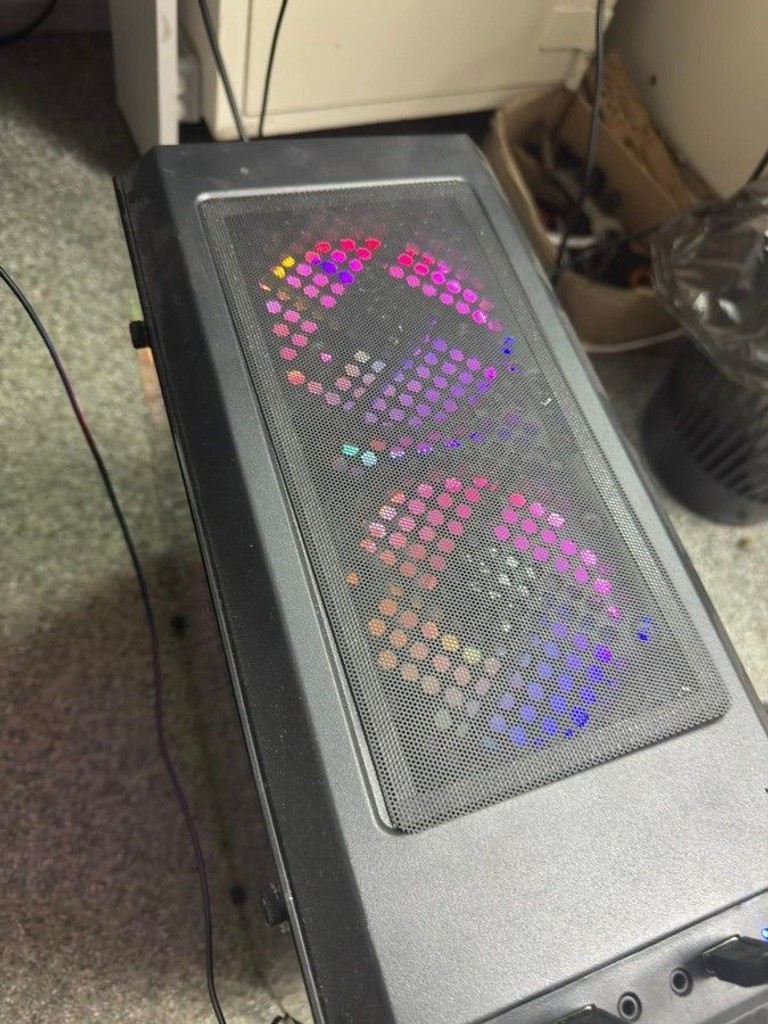 Дешево Пк amd ryzen 5 3600/ram 16 gb/hdd відсутній/ssd 1000 gb/nvidia rtx 3060 (geforce) 8gb gddr6 128bit з ломбарду