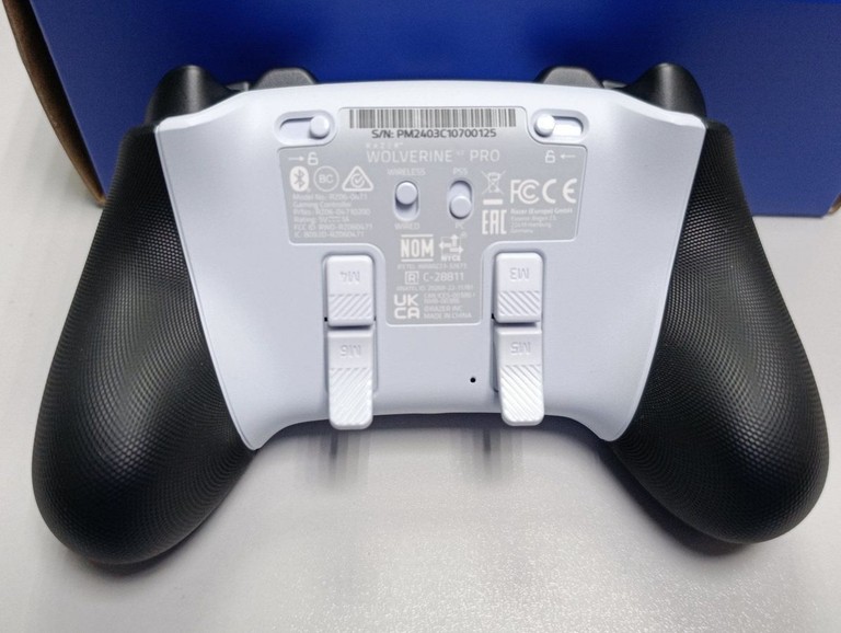 Дешево Razer Wolverine V2 PRO for PS5 White (RZ06-04710200-R3G1) з ломбарду